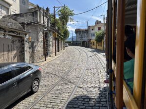 rua do bonde de santa teresa - casarões e rio de janeiro